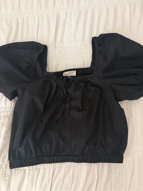 Universal Thread Black Puff-Sleeve Crop Top